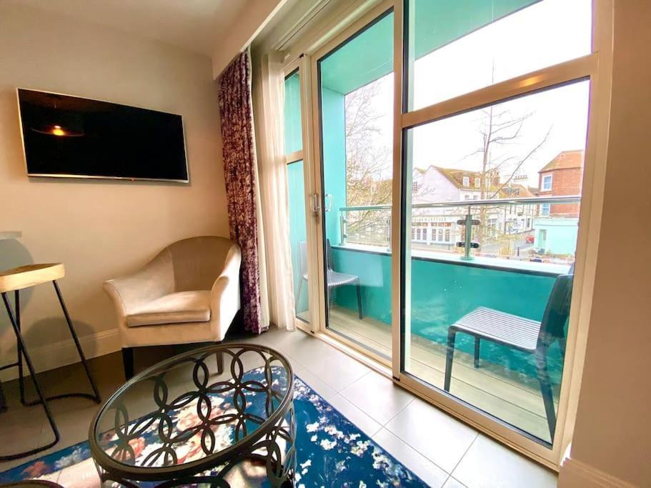 Stunning Apartment - 1 Minute Walk To Poole Quay - Great Location - Free Parking - Fast Wifi - Smart Tv - Newly Decorated - Sleeps Up To 2! Close To Poole & Bournemouth & Sandbanks Exterior foto