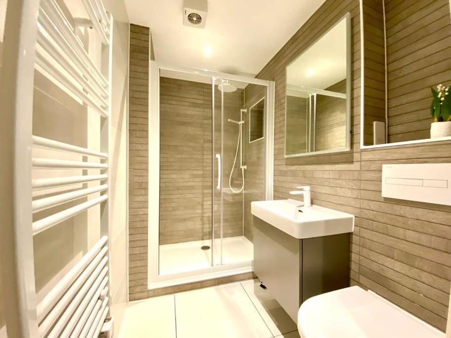 Stunning Apartment - 1 Minute Walk To Poole Quay - Great Location - Free Parking - Fast Wifi - Smart Tv - Newly Decorated - Sleeps Up To 2! Close To Poole & Bournemouth & Sandbanks Exterior foto