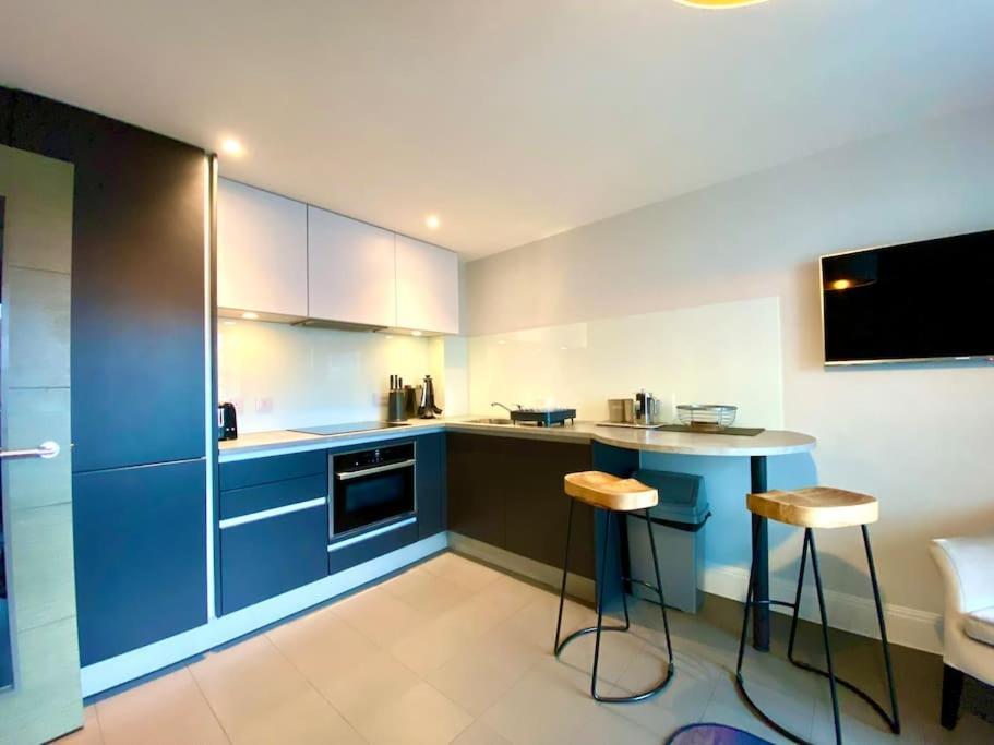 Stunning Apartment - 1 Minute Walk To Poole Quay - Great Location - Free Parking - Fast Wifi - Smart Tv - Newly Decorated - Sleeps Up To 2! Close To Poole & Bournemouth & Sandbanks Exterior foto